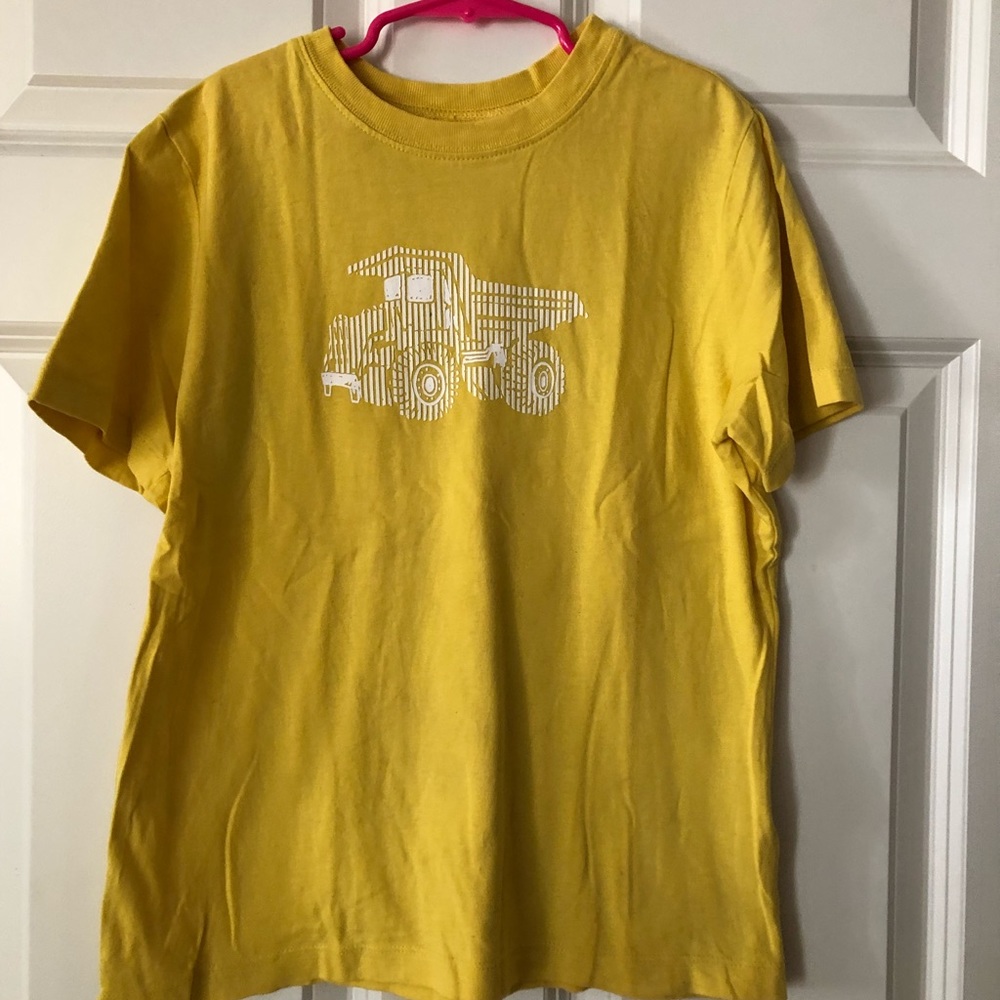 Hanna Anderssen boys t-shirt with dump truck design.